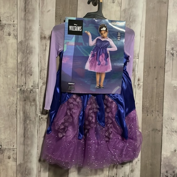 DISNEY VILLAINS Ursula costume NEW size small 6 - Picture 8 of 9